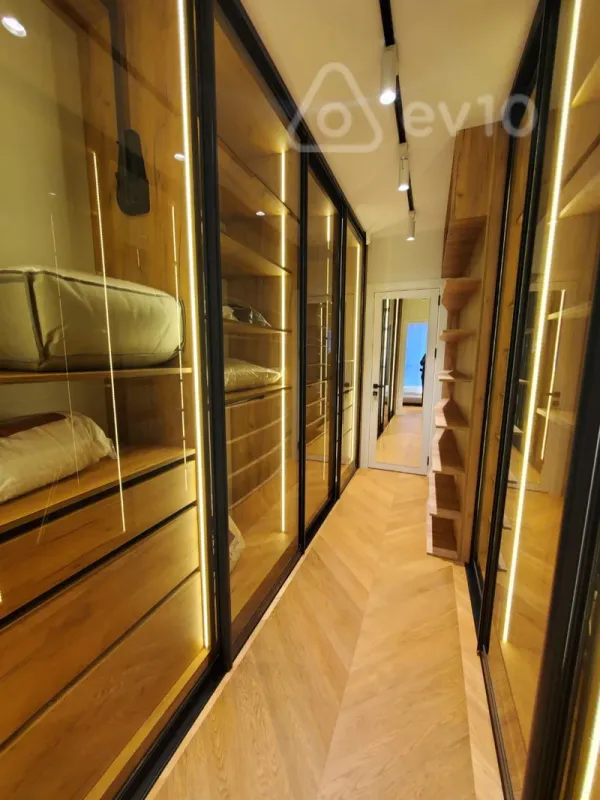 Kirayə verilir 3 otaqlı yeni tikili 170 m²