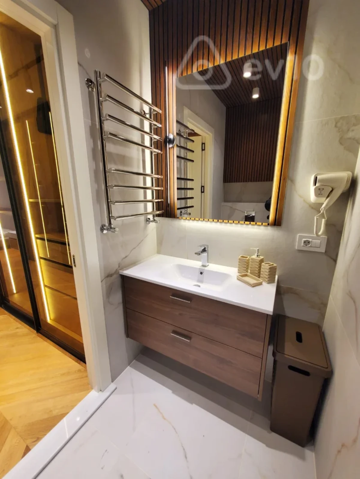 Kirayə verilir 3 otaqlı yeni tikili 170 m²