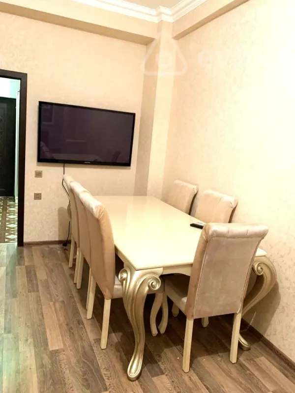 Kirayə verilir 3 otaqlı yeni tikili 70 m²