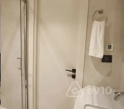 Kirayə verilir 2 otaqlı yeni tikili 75 m²