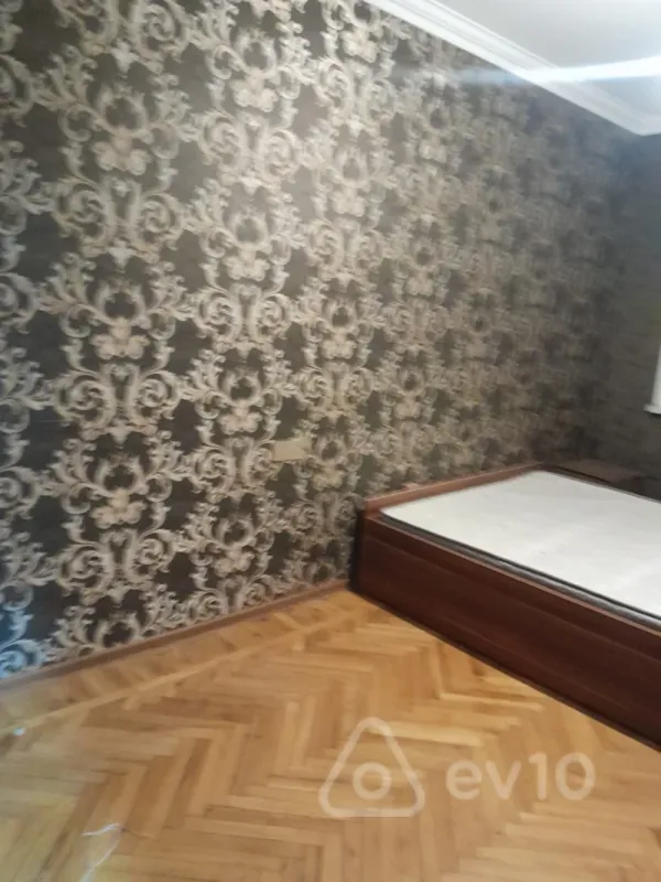 Kirayə verilir 3 otaqlı köhnə tikili 65 m²