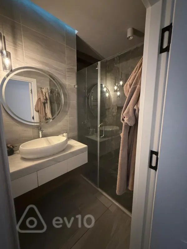 Satılır 3 otaqlı yeni tikili 120 m²