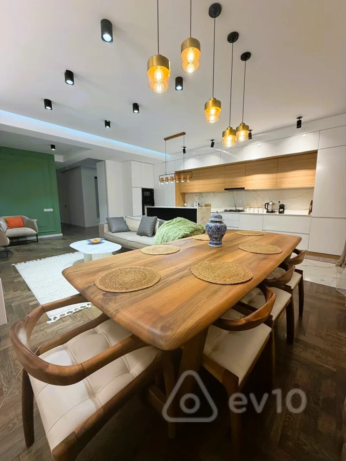 Satılır 3 otaqlı yeni tikili 120 m²