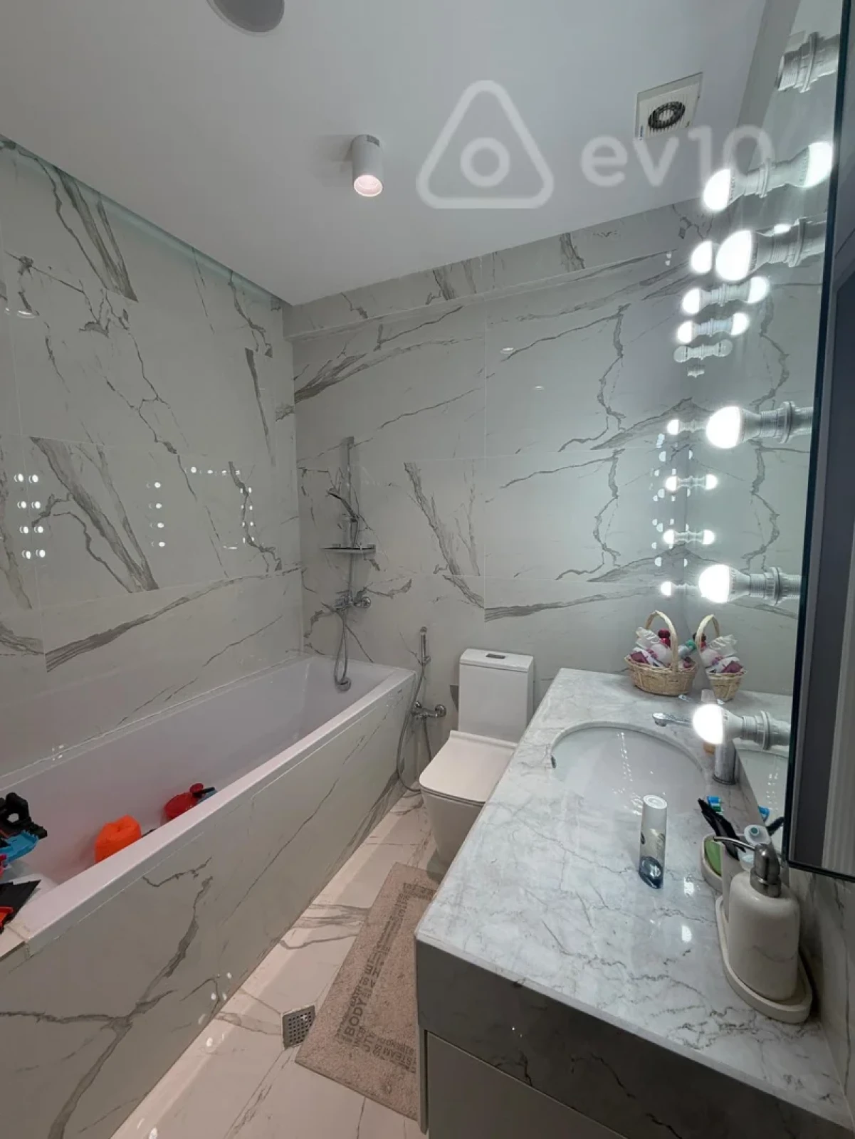 Satılır 3 otaqlı yeni tikili 120 m²