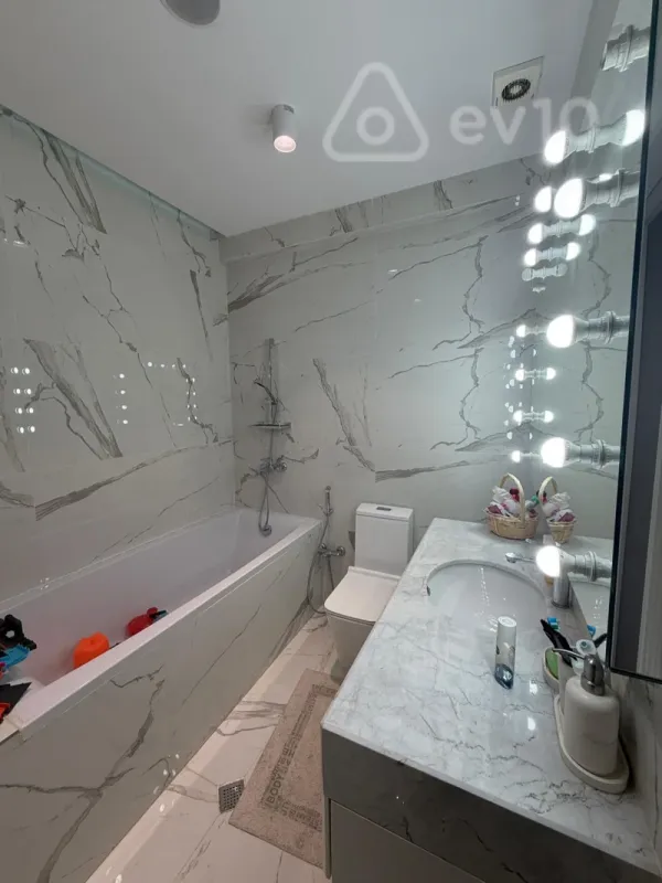 Satılır 3 otaqlı yeni tikili 120 m²