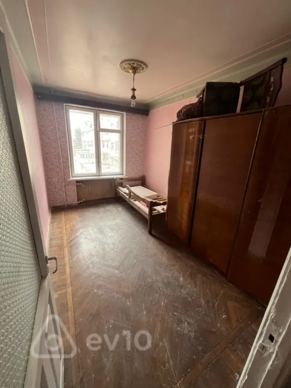 Satılır 3 otaqlı köhnə tikili 68 m²
