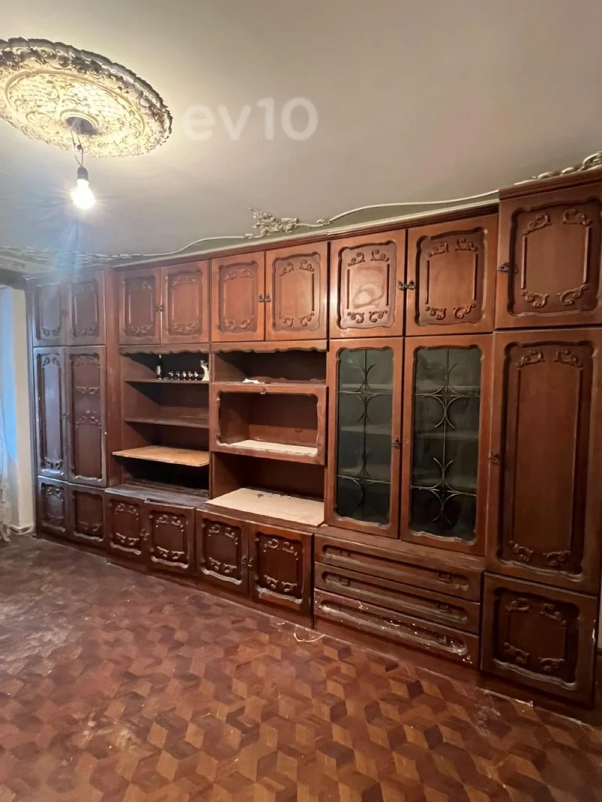Satılır 3 otaqlı köhnə tikili 68 m²