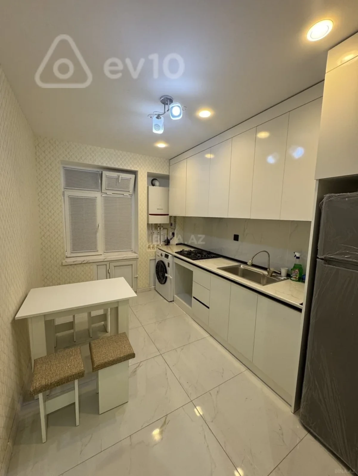 Kirayə verilir 2 otaqlı yeni tikili 70 m²