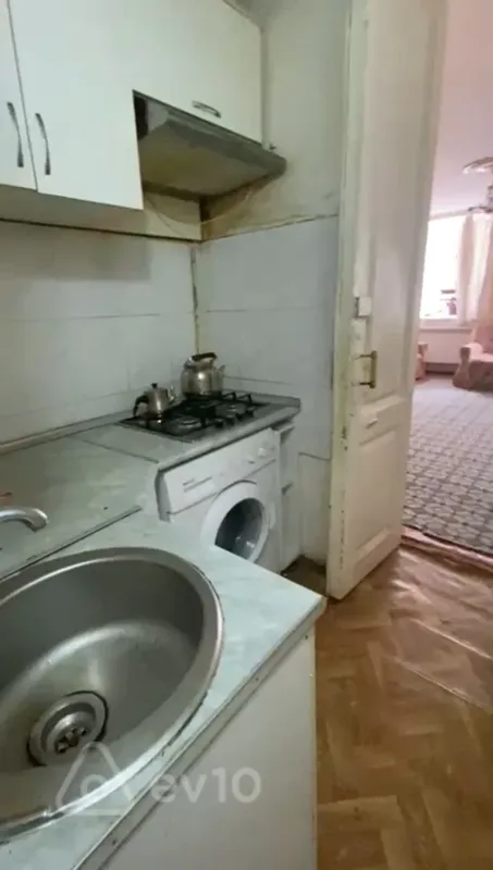 Kirayə verilir 2 otaqlı köhnə tikili 50 m²