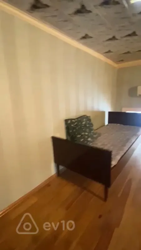 Kirayə verilir 2 otaqlı köhnə tikili 50 m²