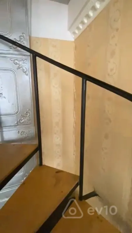 Kirayə verilir 2 otaqlı köhnə tikili 50 m²