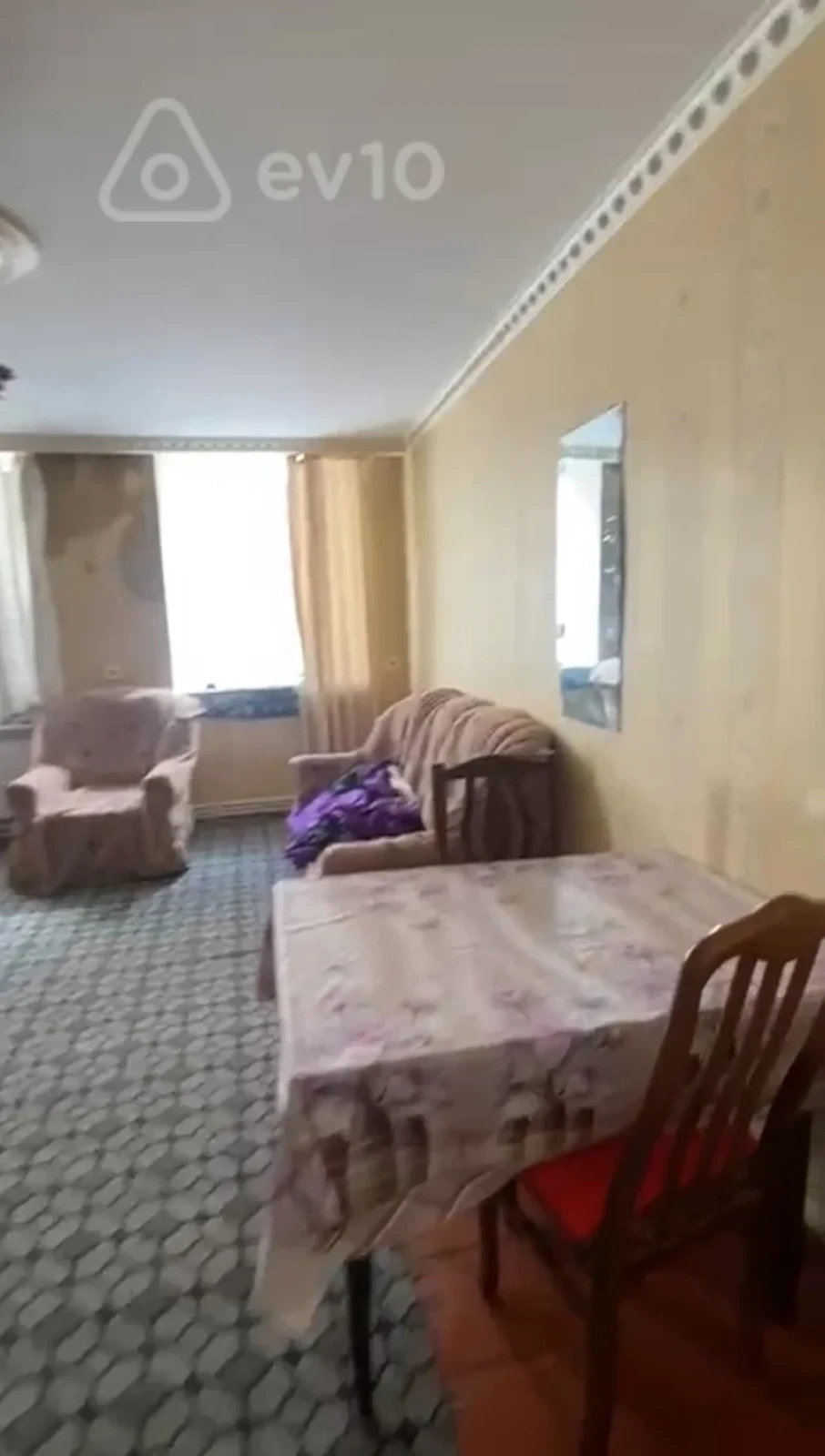 Kirayə verilir 2 otaqlı köhnə tikili 50 m²