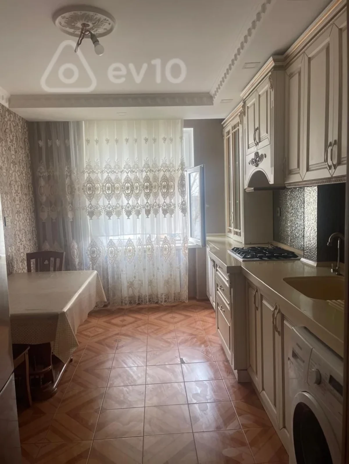 Kirayə verilir 3 otaqlı köhnə tikili 105 m²