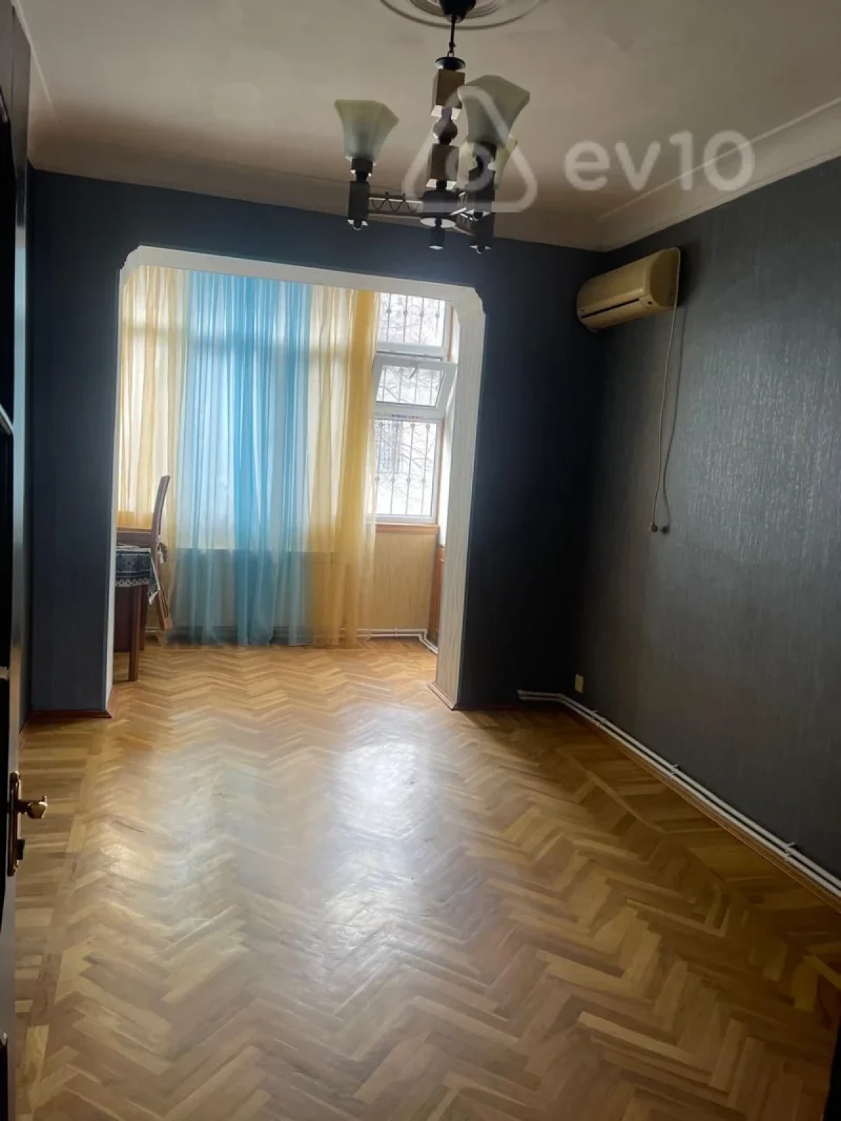 Kirayə verilir 3 otaqlı köhnə tikili 105 m²