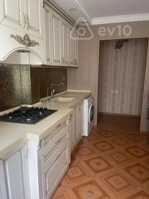 Kirayə verilir 3 otaqlı köhnə tikili 105 m²
