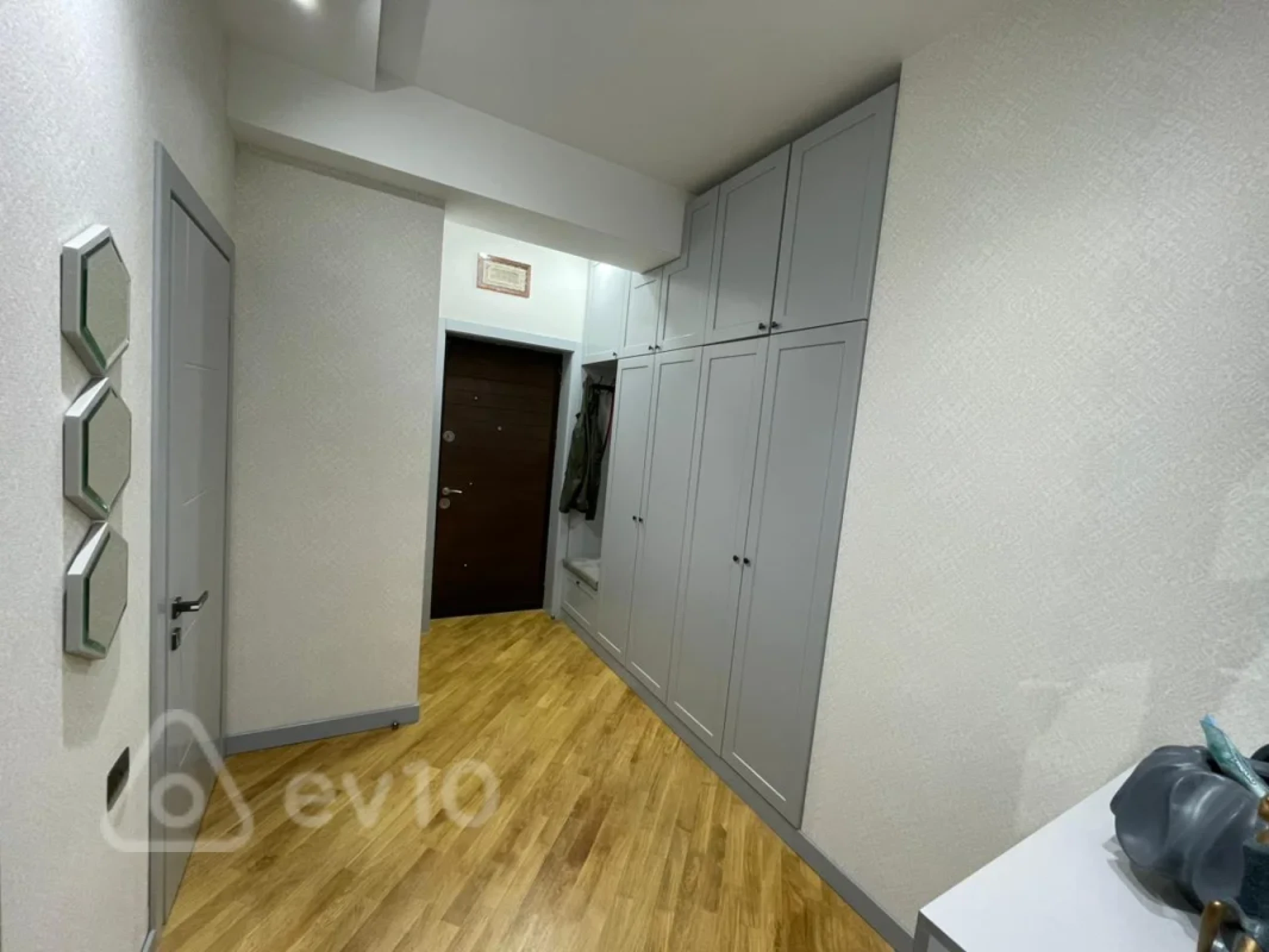 Kirayə verilir 2 otaqlı yeni tikili 65 m²