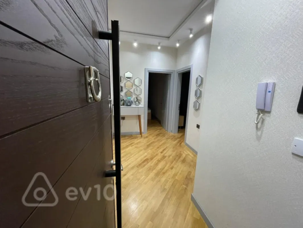 Kirayə verilir 2 otaqlı yeni tikili 65 m²