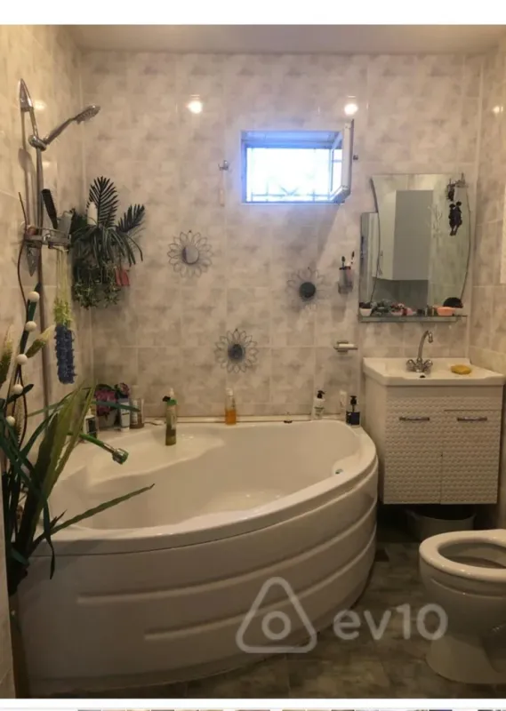 Kirayə verilir 2 otaqlı köhnə tikili 60 m²