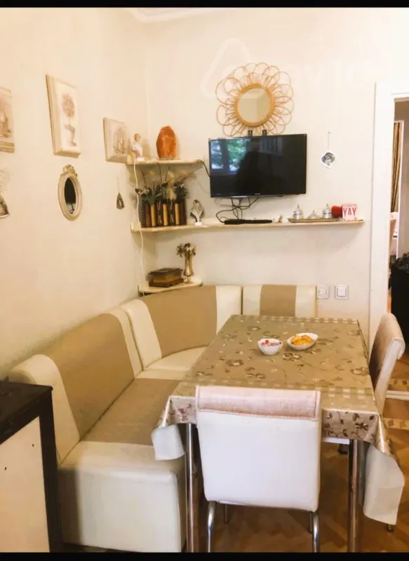 Kirayə verilir 2 otaqlı köhnə tikili 60 m²