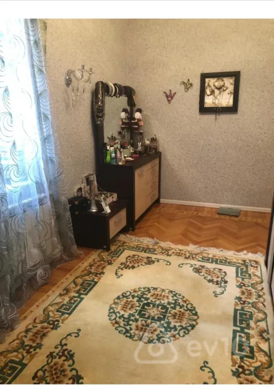 Kirayə verilir 2 otaqlı köhnə tikili 60 m²