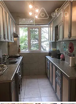 Kirayə verilir 2 otaqlı köhnə tikili 60 m²