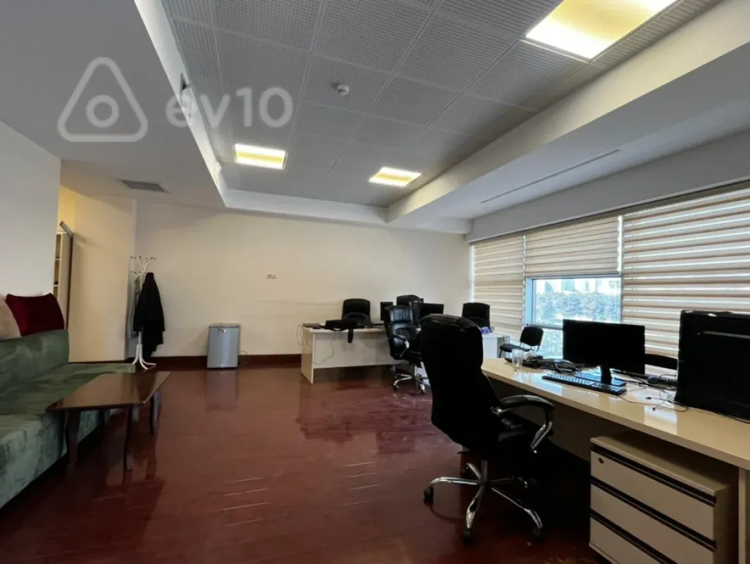 Kirayə verilir 1 otaqlı ofis 60 m²