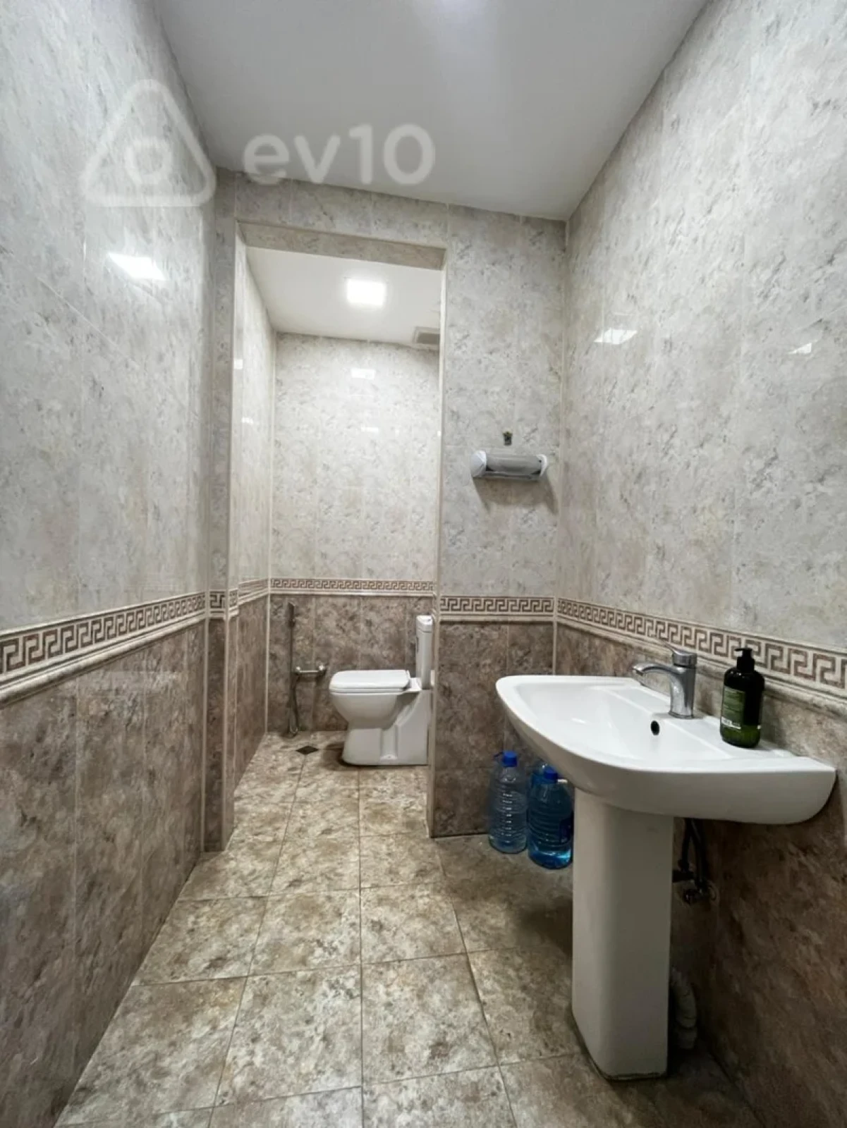 Kirayə verilir 1 otaqlı ofis 60 m²