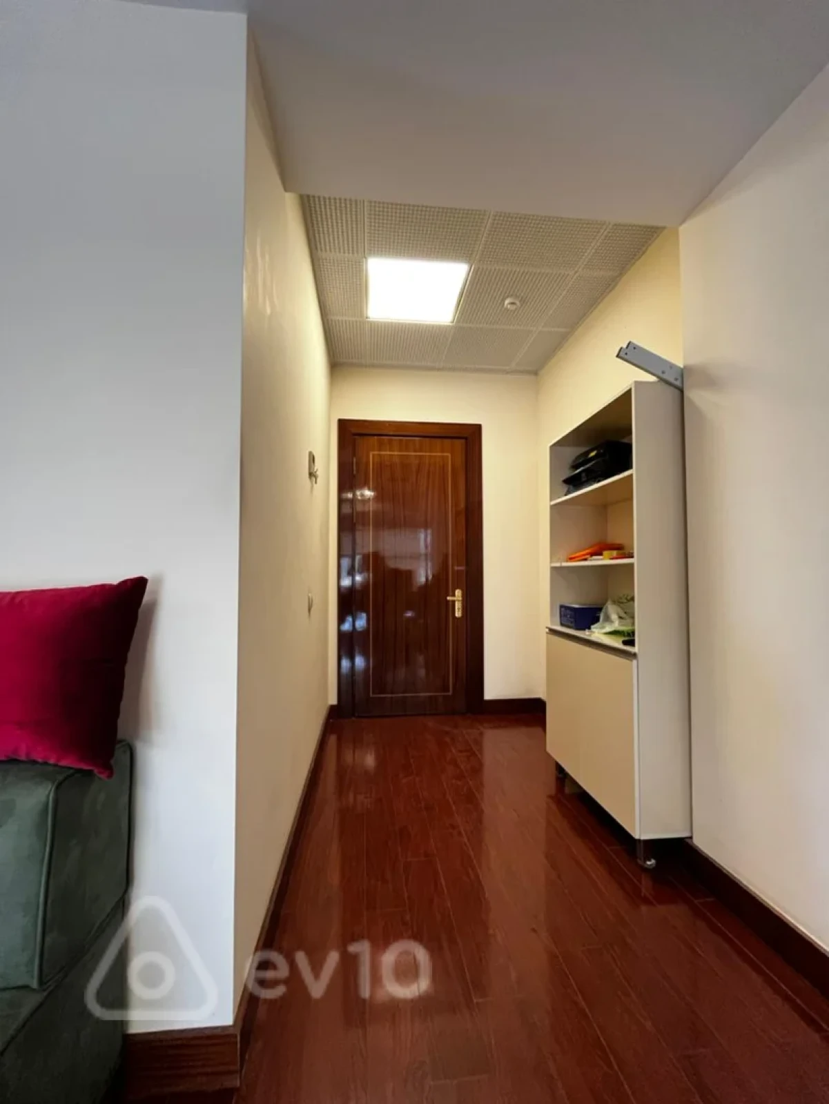 Kirayə verilir 1 otaqlı ofis 60 m²