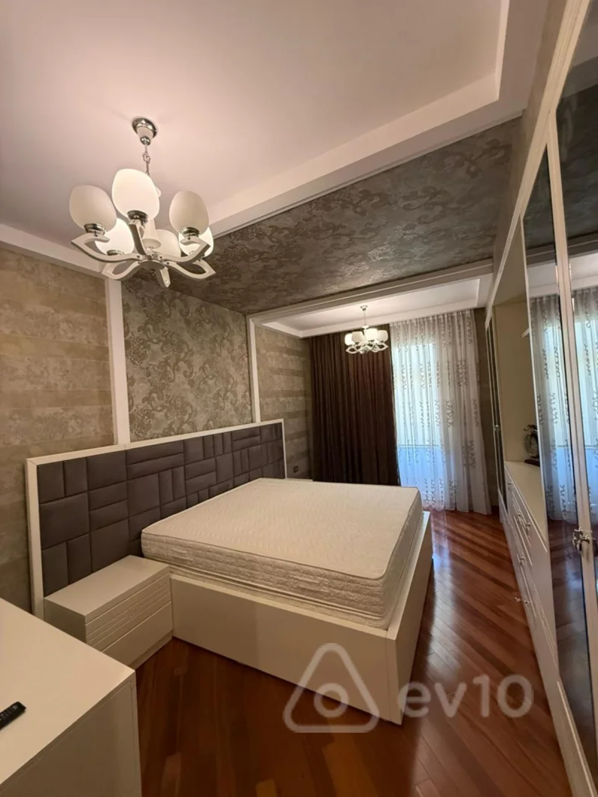 Kirayə verilir 2 otaqlı yeni tikili 70 m²