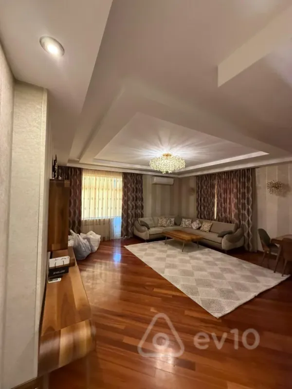 Kirayə verilir 2 otaqlı yeni tikili 70 m²