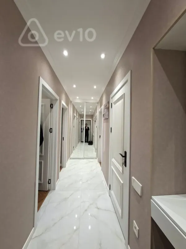 Satılır 3 otaqlı köhnə tikili 75 m²