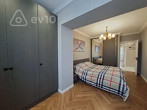 Satılır 3 otaqlı köhnə tikili 75 m²