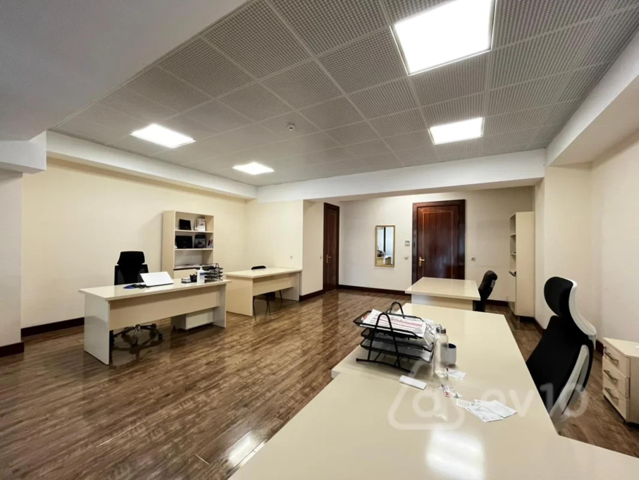 Kirayə verilir 2 otaqlı ofis 73 m²