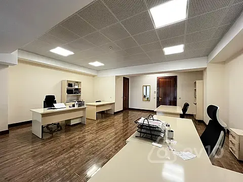 Kirayə verilir 2 otaqlı ofis 73 m²