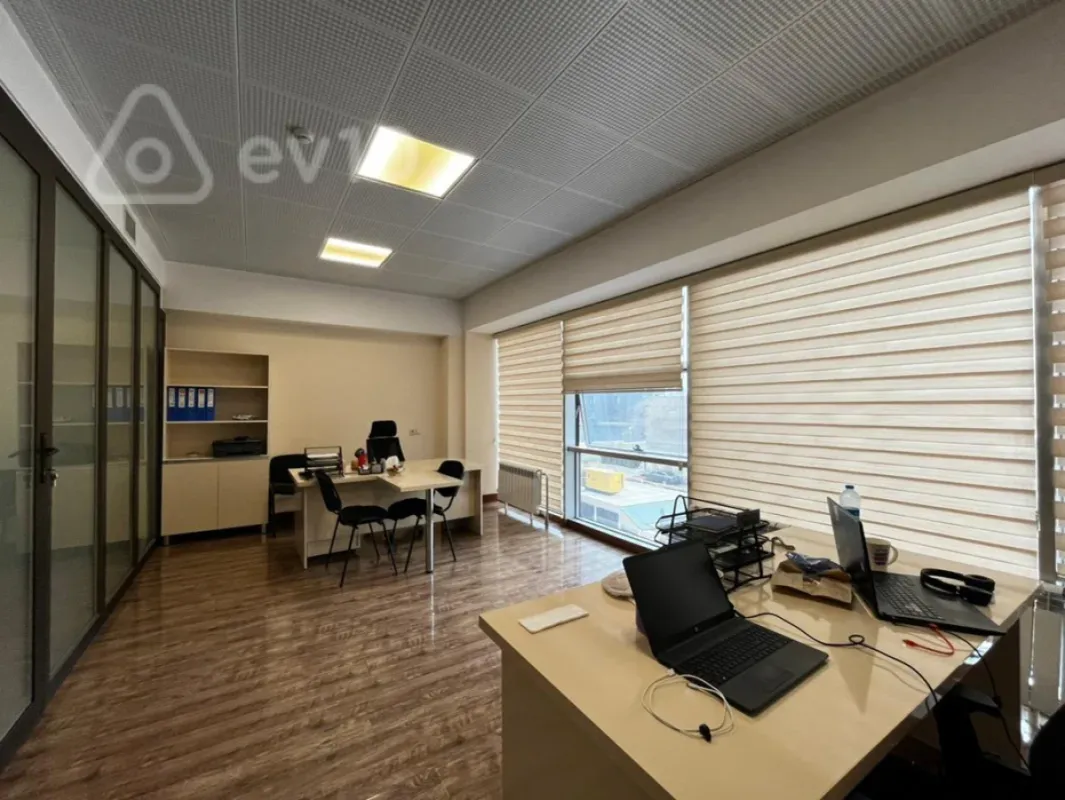Kirayə verilir 2 otaqlı ofis 73 m²