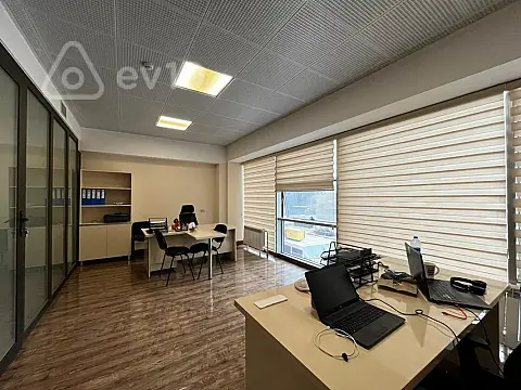 Kirayə verilir 2 otaqlı ofis 73 m²
