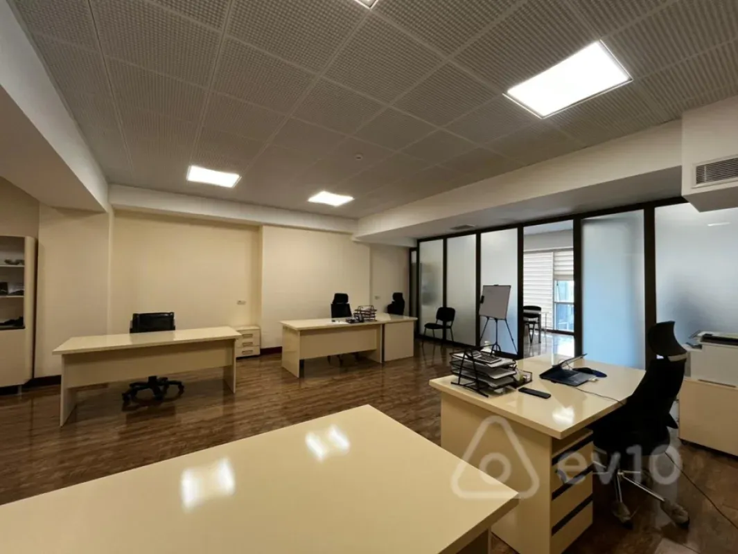 Kirayə verilir 2 otaqlı ofis 73 m²