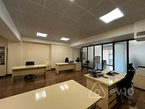 Kirayə verilir 2 otaqlı ofis 73 m²