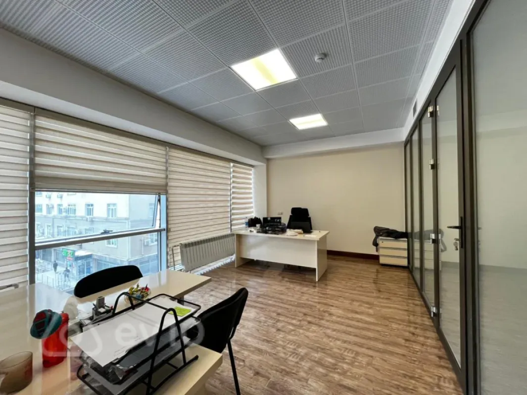 Kirayə verilir 2 otaqlı ofis 73 m²