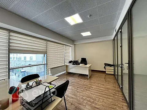Kirayə verilir 2 otaqlı ofis 73 m²