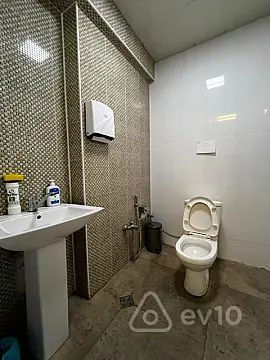 Kirayə verilir 2 otaqlı ofis 73 m²