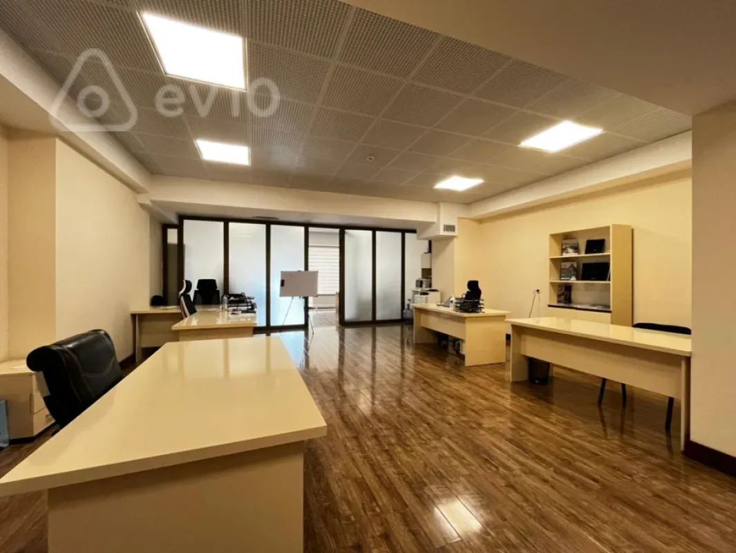 Kirayə verilir 2 otaqlı ofis 73 m²
