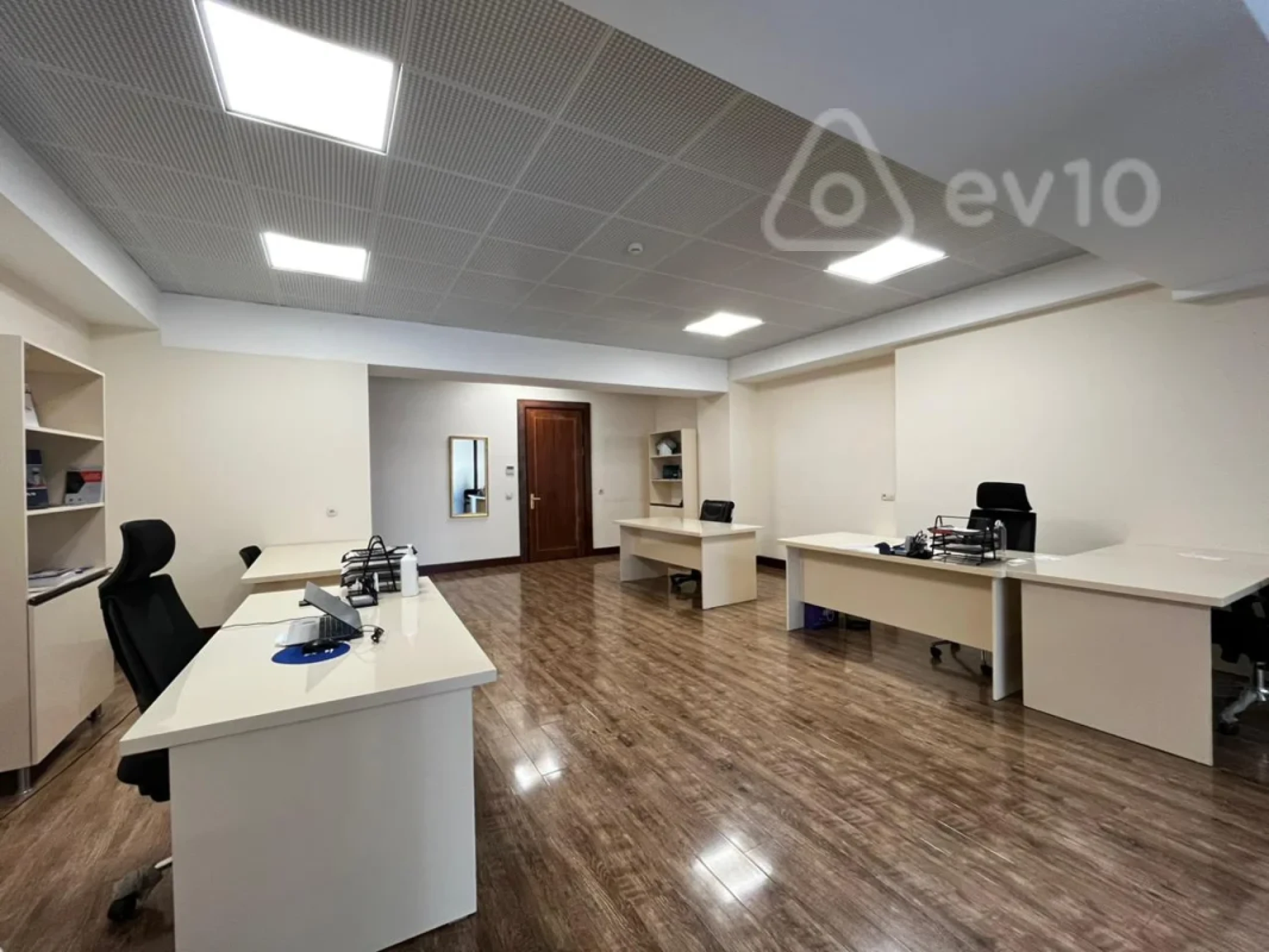 Kirayə verilir 2 otaqlı ofis 73 m²