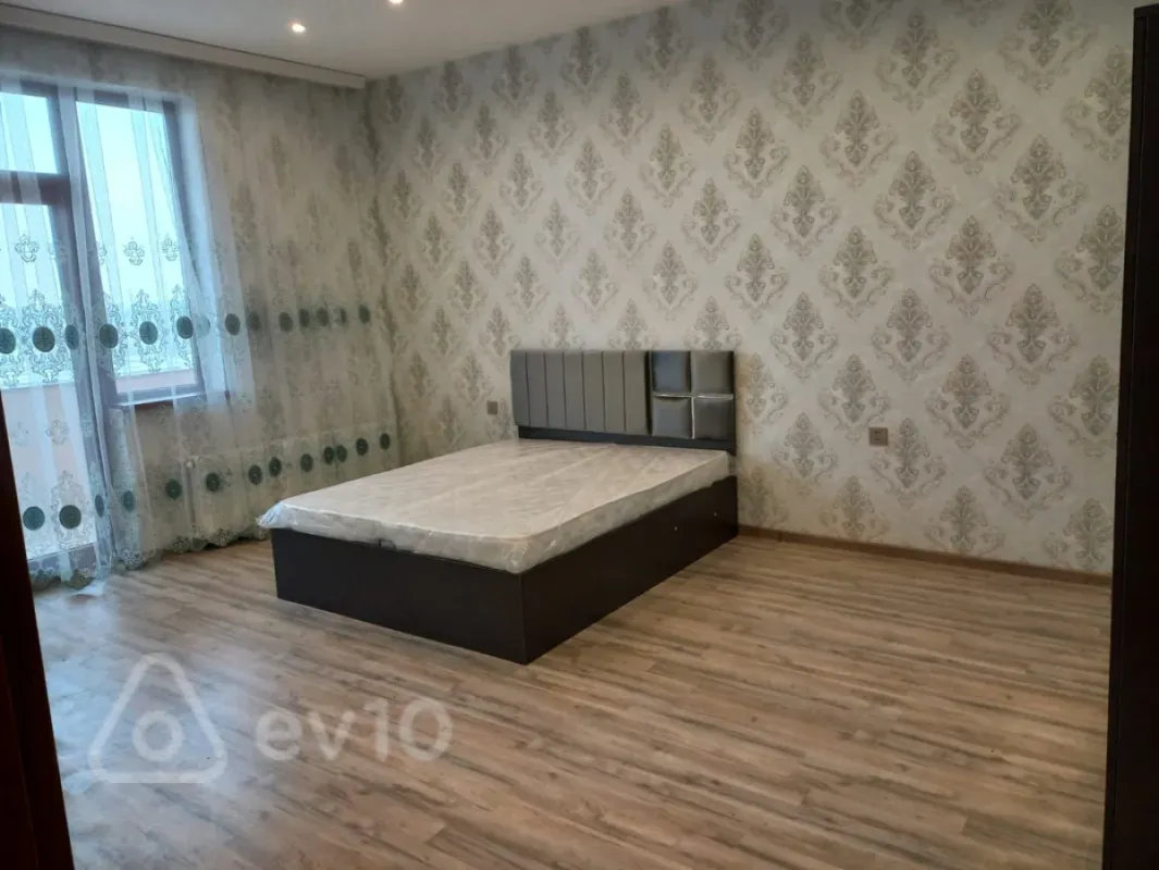 Kirayə verilir 2 otaqlı yeni tikili 75 m²