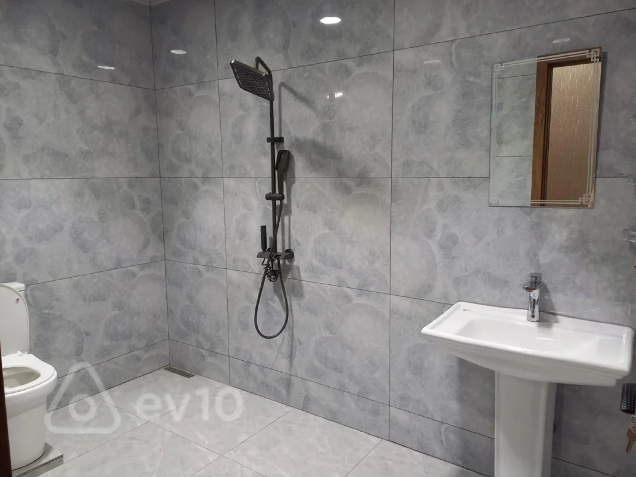 Kirayə verilir 2 otaqlı yeni tikili 75 m²