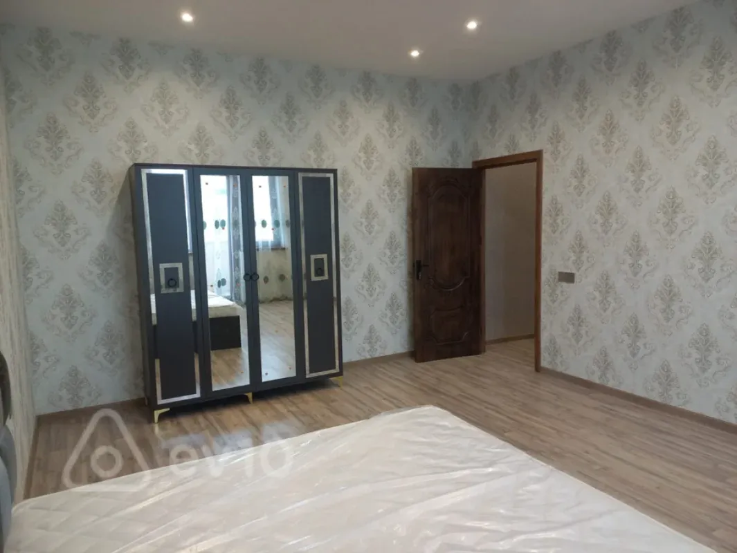 Kirayə verilir 2 otaqlı yeni tikili 75 m²