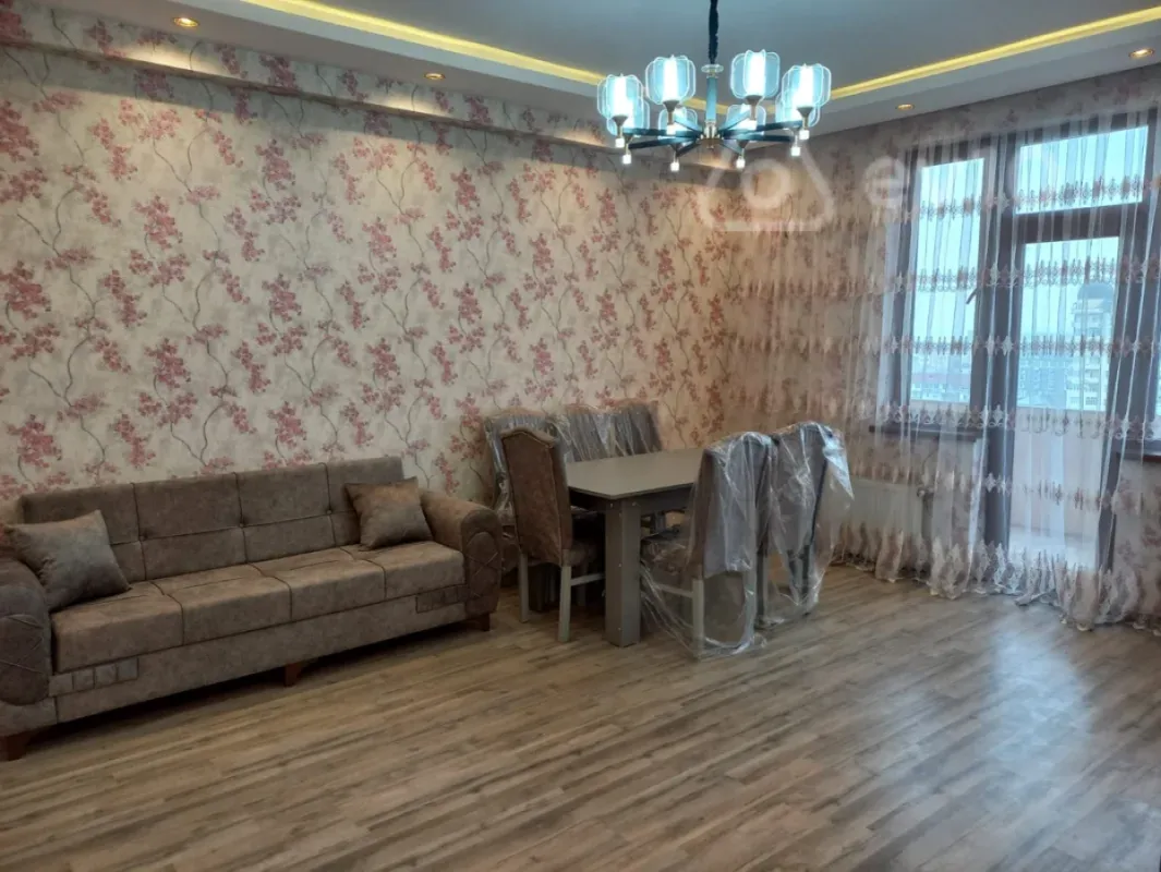 Kirayə verilir 2 otaqlı yeni tikili 75 m²