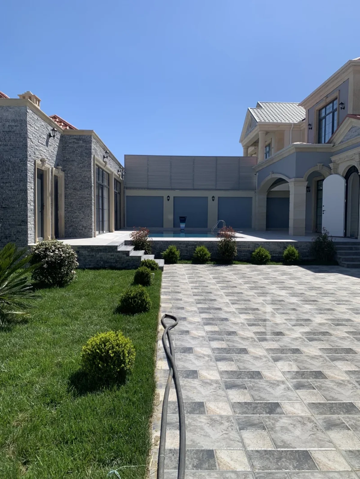 Satılır 7 otaqlı həyət evi 430 m²