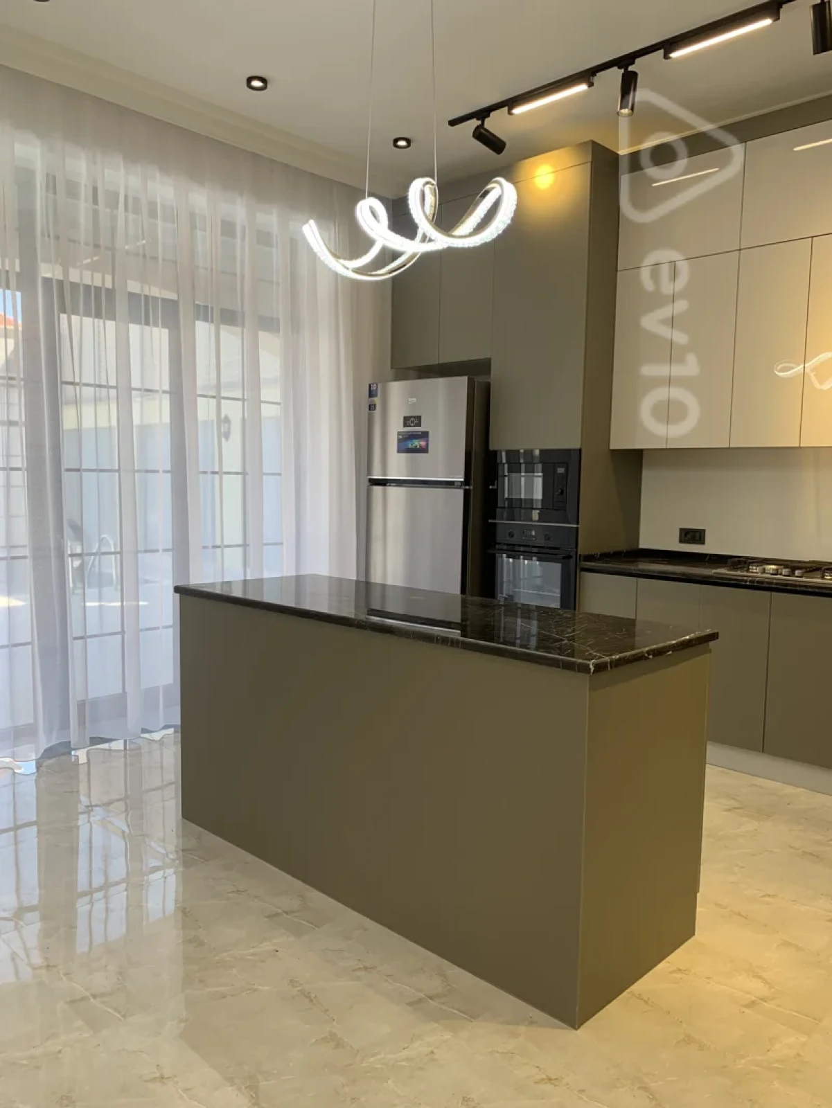 Satılır 7 otaqlı həyət evi 430 m²