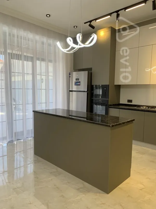 Satılır 7 otaqlı həyət evi 430 m²